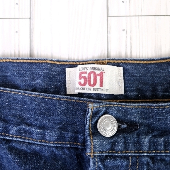 Levi's 501 Distressed Denim Cut Off Red Tab Jean Shorts in Stark Blue Size 40 - Picture 5 of 13